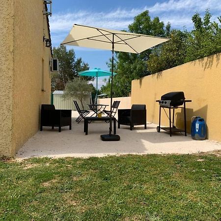 Loue Studio Dans Une Villa Avec Piscine Terrasse Saint-Theodorit Exterior photo